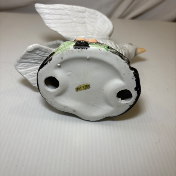 Vintage Flambro White Dove Figurine with Flower Fine Porcelain Made in Taiwan - Picture 6 of 8